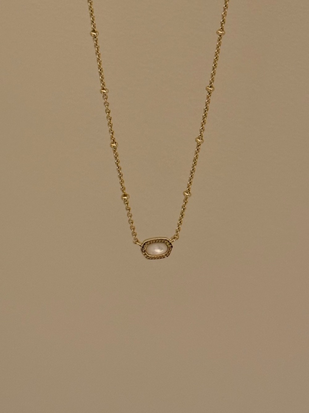 Kendra Scott Mini Elisa Gold Satellite Short Pendant Necklace in Ivory